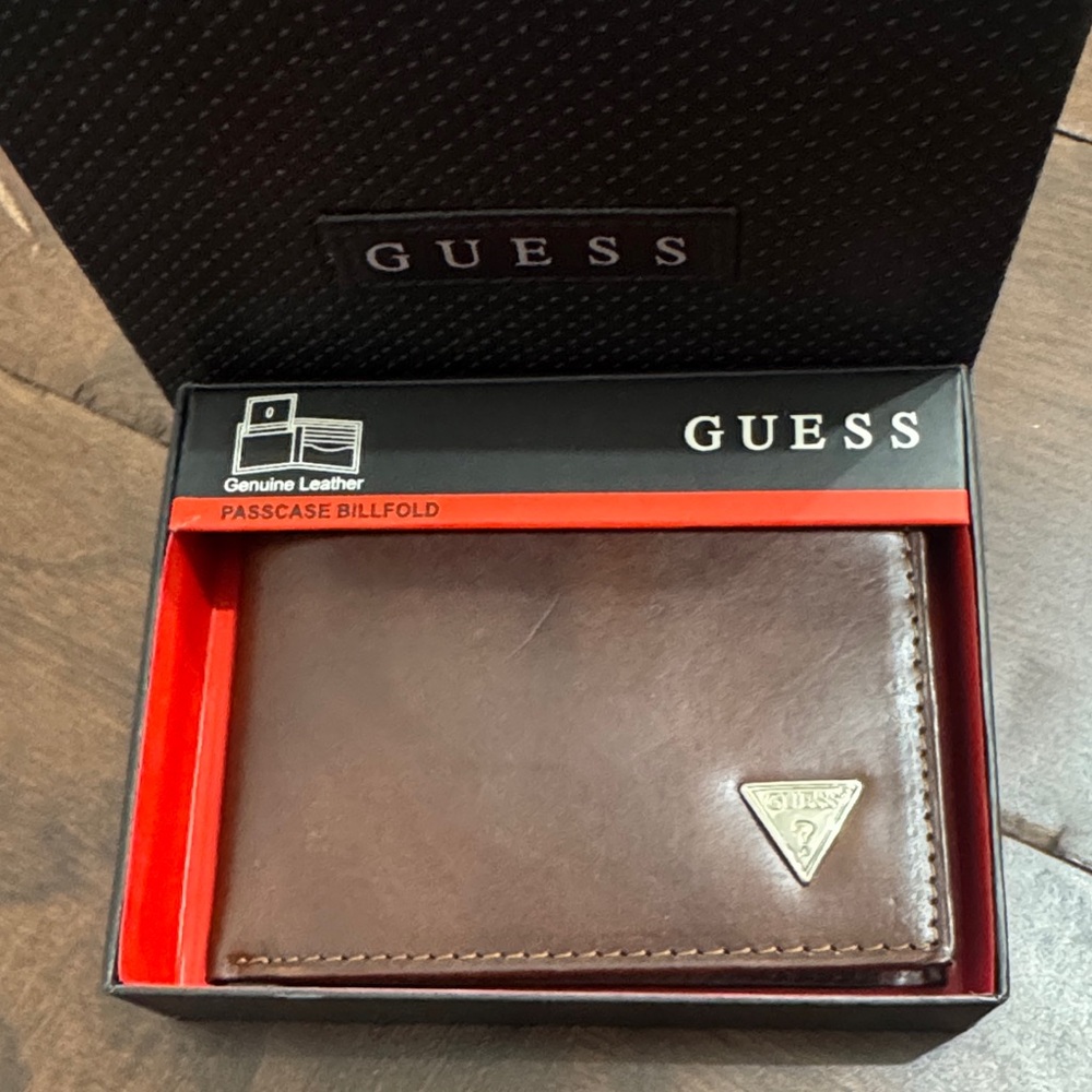 NIB GUESS Men Brown Leather Card Holder wallet